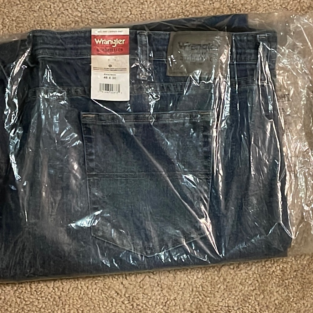 Wrangler jeans 46 x 30. Never taken out of the bag.
